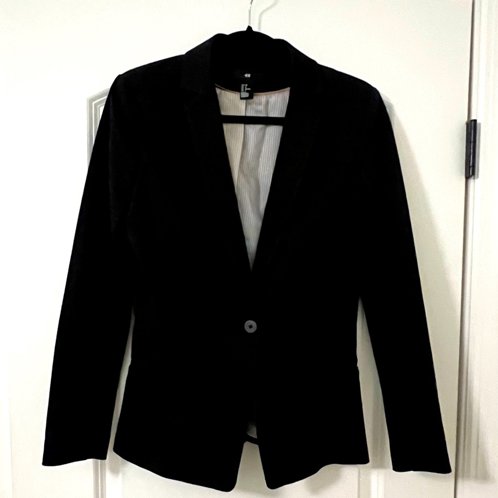 Women’s H&M Black Blazer - Fitted Size 8 (M)